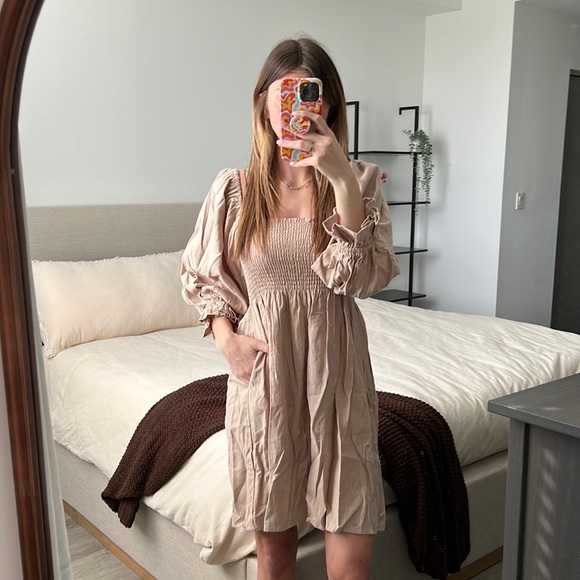 Tan dress with pockets - Picture 1 of 2